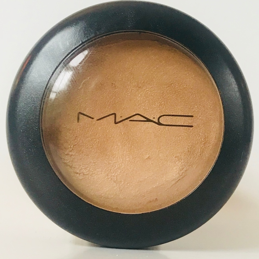 Mac Cosmetics Creme Color Base in Yellow Topaz